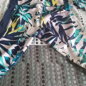 Girls Old Navy 2 piece set.